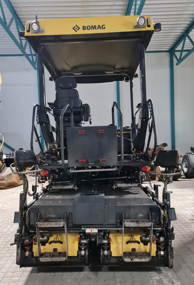 Bomag BF 300 P-2 - Asphaltfertiger/ Straßenfertiger: das Bild 4 Bomag BF 300 P-2 - Asphaltfertiger/ Straßenfertiger: das Bild 4