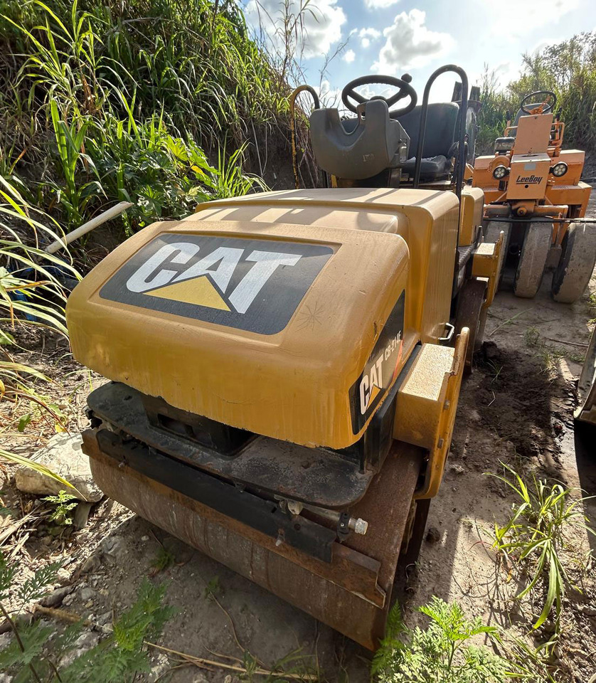 Caterpillar CB-214E - Walzen: das Bild 5 Caterpillar CB-214E - Walzen: das Bild 5