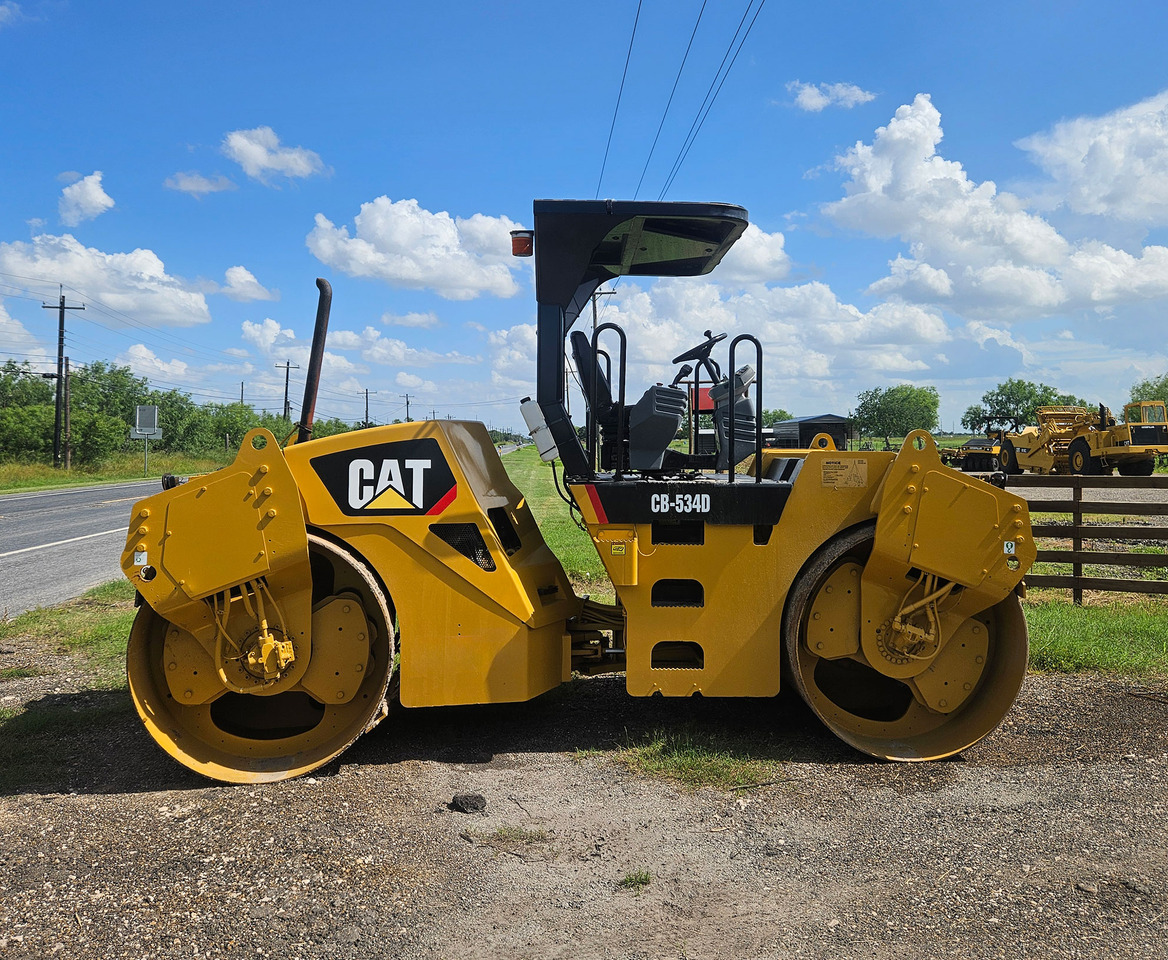 Caterpillar CB-534D - Walzen: das Bild 2 Caterpillar CB-534D - Walzen: das Bild 2
