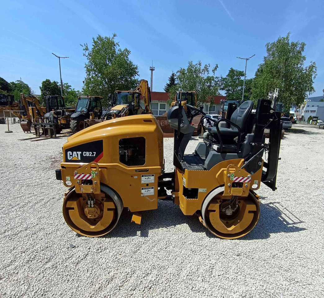 Caterpillar CB2.7 - Walzen: das Bild 3 Caterpillar CB2.7 - Walzen: das Bild 3