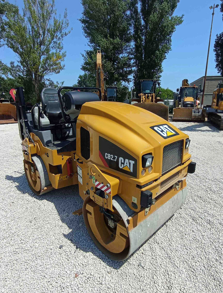 Caterpillar CB2.7 - Walzen: das Bild 5 Caterpillar CB2.7 - Walzen: das Bild 5