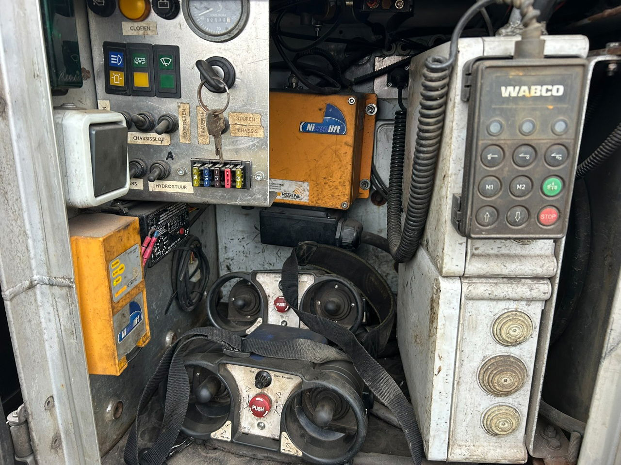 Hammar 195 HC / 20 ft, 2 x 20 ft 40 ft HC, power pack Diesel, Wireless controller 2 x, telescopic chassis - Container/ Wechselfahrgestell Auflieger: das Bild 5 Hammar 195 HC / 20 ft, 2 x 20 ft 40 ft HC, power pack Diesel, Wireless controller 2 x, telescopic chassis - Container/ Wechselfahrgestell Auflieger: das Bild 5