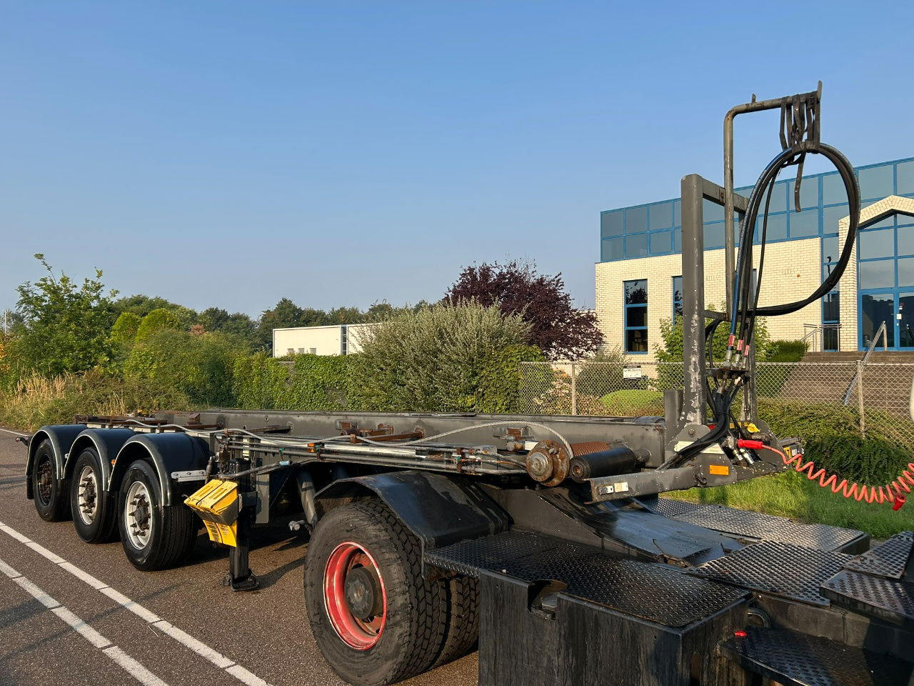 Van Hool Cable system 90 tipping / disc brakes bpw / lifting axle / remote control - Container/ Wechselfahrgestell Auflieger: das Bild 1 Van Hool Cable system 90 tipping / disc brakes bpw / lifting axle / remote control - Container/ Wechselfahrgestell Auflieger: das Bild 1