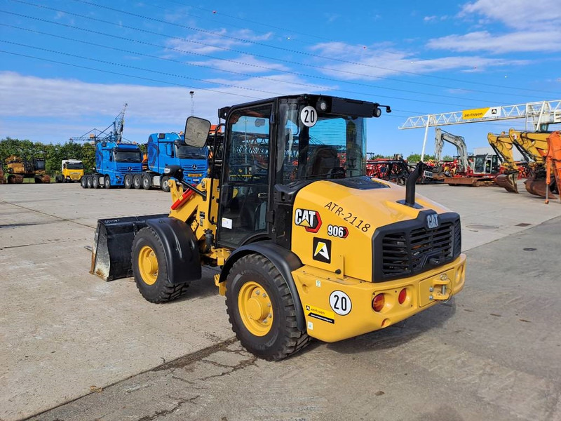 Cat 906 (Bucket+Forks) - Radlader: das Bild 2 Cat 906 (Bucket+Forks) - Radlader: das Bild 2