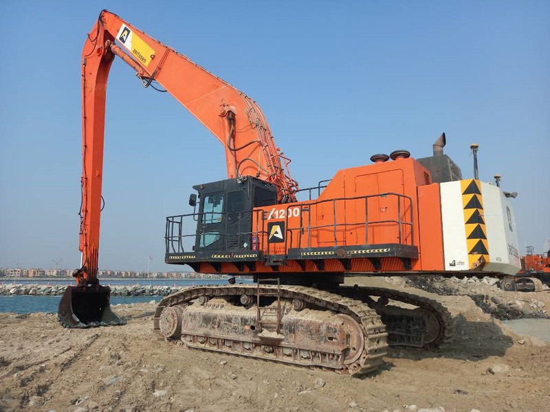 Hitachi EX1200-6 Longreach 28m (Abu Dhabi) - Bagger: das Bild 4 Hitachi EX1200-6 Longreach 28m (Abu Dhabi) - Bagger: das Bild 4