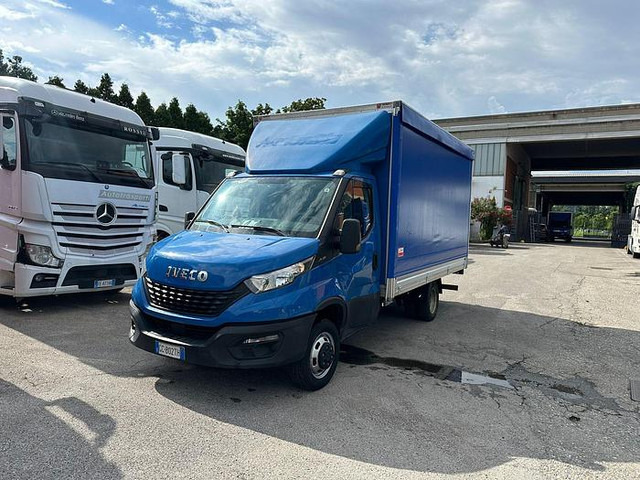 Iveco 35C16 - Planen Transporter: das Bild 2 Iveco 35C16 - Planen Transporter: das Bild 2