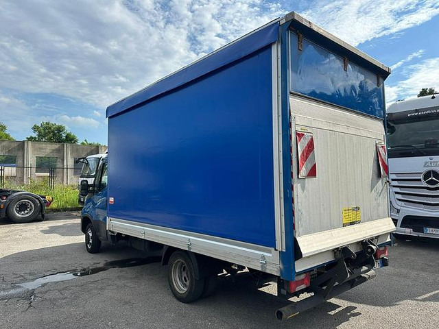 Iveco 35C16 - Planen Transporter: das Bild 3 Iveco 35C16 - Planen Transporter: das Bild 3
