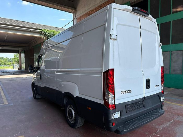 Iveco 35S16 - Kastenwagen: das Bild 3 Iveco 35S16 - Kastenwagen: das Bild 3