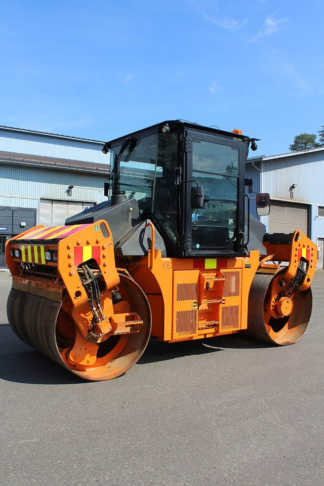 CATERPILLAR CD10 - Straßenwalze: das Bild 1 CATERPILLAR CD10 - Straßenwalze: das Bild 1