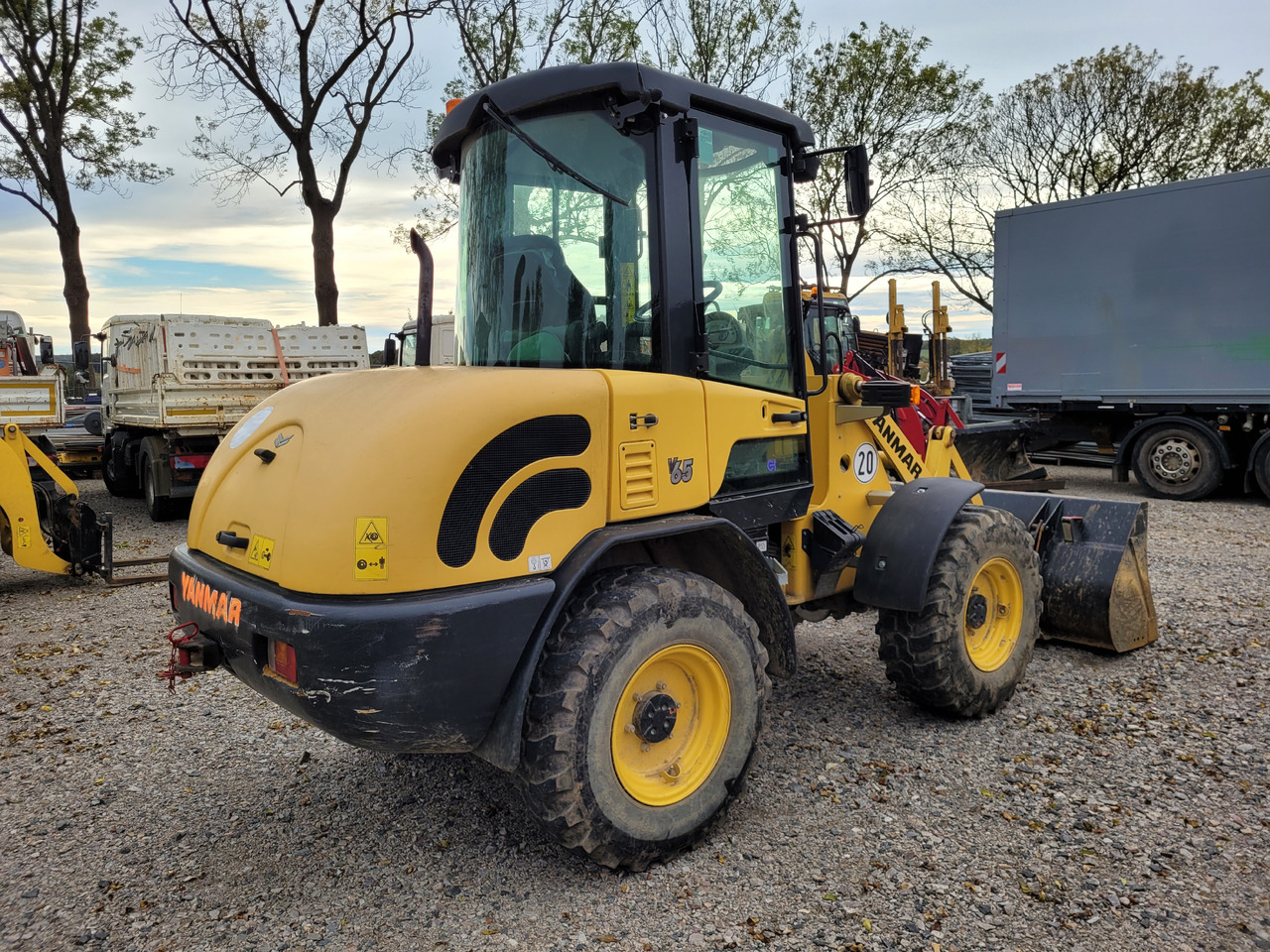 YANMAR V65 - Radlader: das Bild 5 YANMAR V65 - Radlader: das Bild 5
