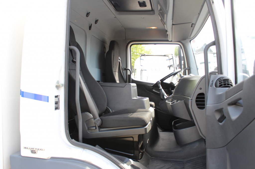 Mercedes-Benz Atego 1221 E6 Koffer Klima LDW Schalter LBW - LKW: das Bild 4 Mercedes-Benz Atego 1221 E6 Koffer Klima LDW Schalter LBW - LKW: das Bild 4