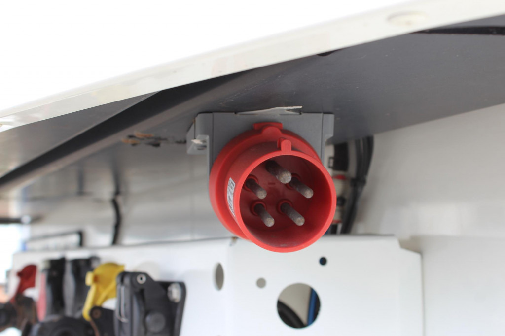 SCHMITZ Blumenbreite TW LBW Lenkachse Rent-Miete - Kühlkoffer Auflieger: das Bild 4 SCHMITZ Blumenbreite TW LBW Lenkachse Rent-Miete - Kühlkoffer Auflieger: das Bild 4