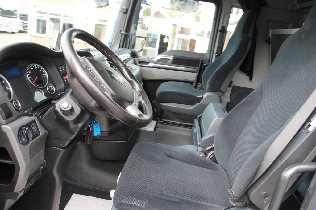 MAN TGX 18.520 E6 XXL D38 Retarder 2 Tank - Sattelzugmaschine: das Bild 3 MAN TGX 18.520 E6 XXL D38 Retarder 2 Tank - Sattelzugmaschine: das Bild 3