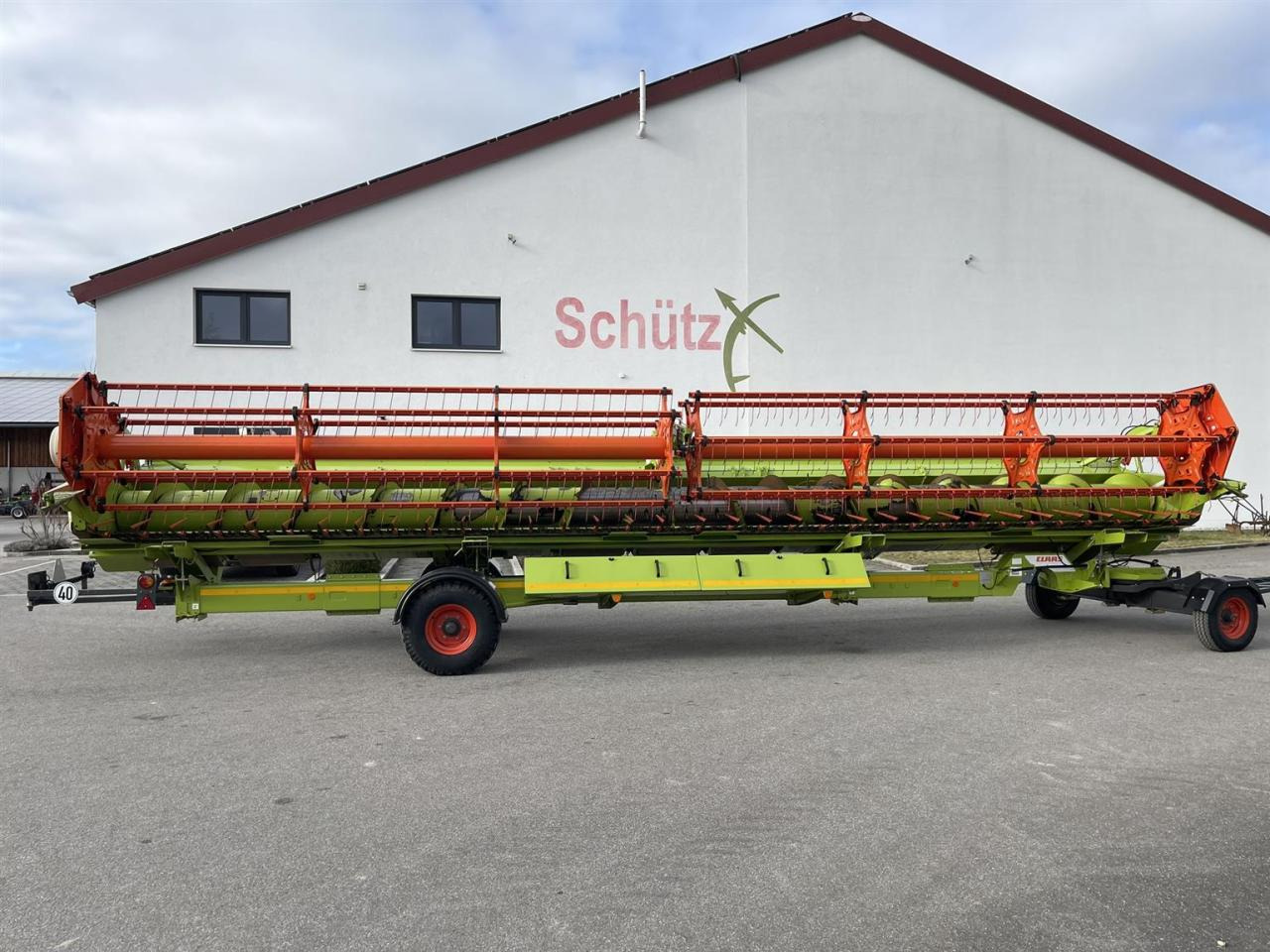 CLAAS Schneidwerk Claas Vario V1050, ca. 1600ha, LED Laser, Bj. 2016 - Schneidwerk: das Bild 1 CLAAS Schneidwerk Claas Vario V1050, ca. 1600ha, LED Laser, Bj. 2016 - Schneidwerk: das Bild 1