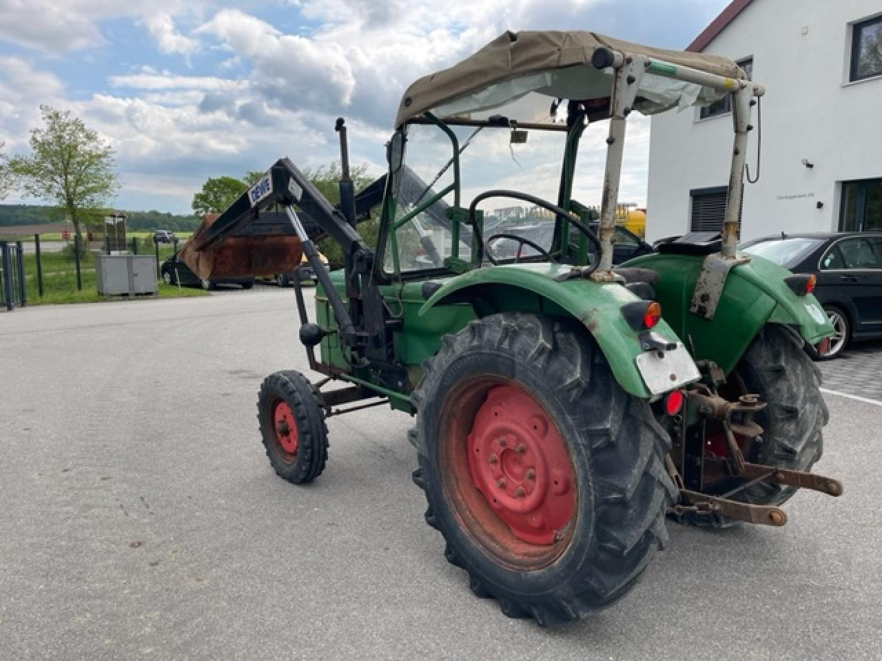 Deutz-Fahr D 4005 mit Frontlader - Traktor: das Bild 3 Deutz-Fahr D 4005 mit Frontlader - Traktor: das Bild 3