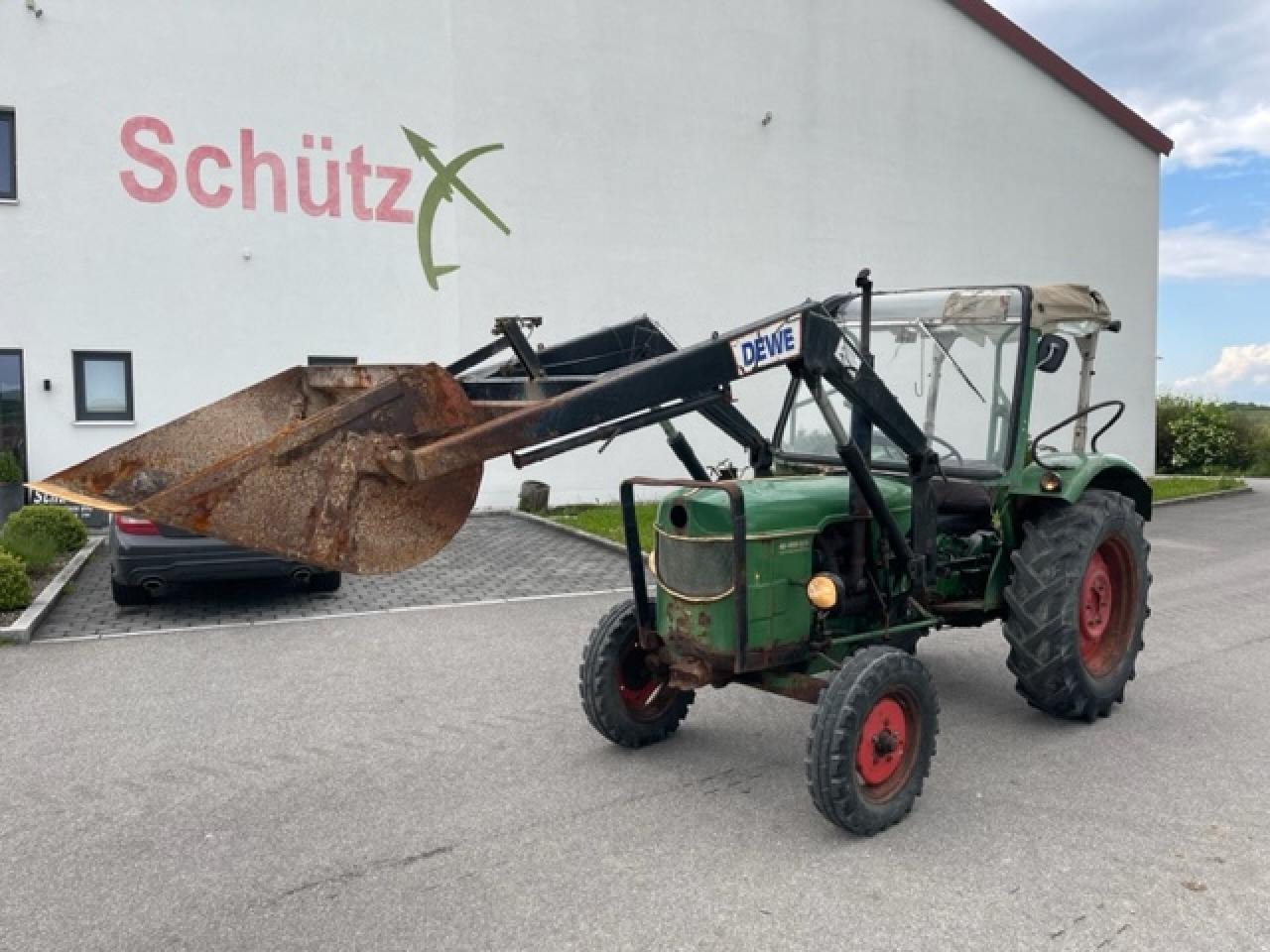 Deutz-Fahr D 4005 mit Frontlader - Traktor: das Bild 2 Deutz-Fahr D 4005 mit Frontlader - Traktor: das Bild 2