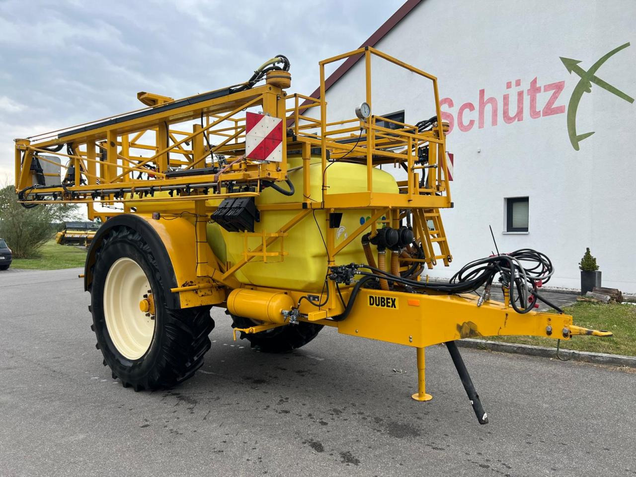 Dubex Vector 27m 3200 Liter Spritze, Baujahr 2002 - Anhängespritze: das Bild 2 Dubex Vector 27m 3200 Liter Spritze, Baujahr 2002 - Anhängespritze: das Bild 2