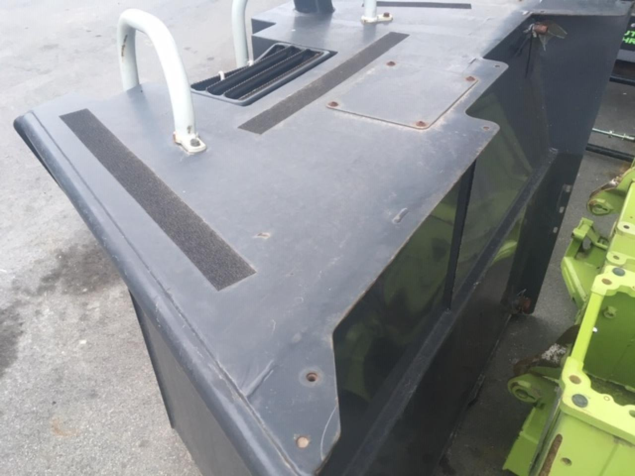 CLAAS Dieseltank für Claas Xerion, 4000 - Ersatzteile: das Bild 4 CLAAS Dieseltank für Claas Xerion, 4000 - Ersatzteile: das Bild 4