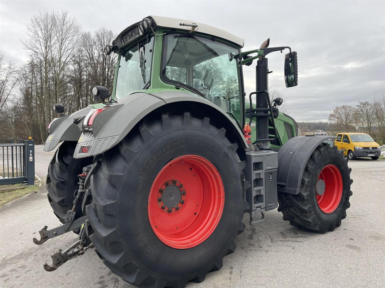 Fendt 828 Vario SCR Profi Plus, RTK, FZW, Bereifung NEU, front PTO - Traktor: das Bild 4 Fendt 828 Vario SCR Profi Plus, RTK, FZW, Bereifung NEU, front PTO - Traktor: das Bild 4