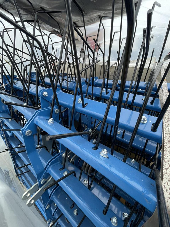 Hatzenbichler Striegel 12m hydraulischer Druckverst. NEUWERTIG - Egge: das Bild 5 Hatzenbichler Striegel 12m hydraulischer Druckverst. NEUWERTIG - Egge: das Bild 5