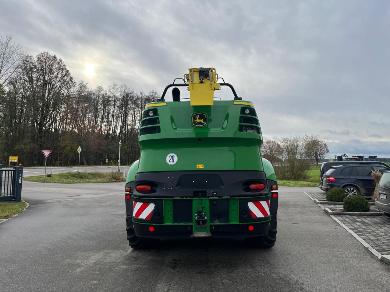 John Deere 8300i Feldhäcksler, Harvestlap, Pickup, Kemper, erst 910 Betriebsstunden, Baujahr 2018 - Feldhäcksler: das Bild 4 John Deere 8300i Feldhäcksler, Harvestlap, Pickup, Kemper, erst 910 Betriebsstunden, Baujahr 2018 - Feldhäcksler: das Bild 4