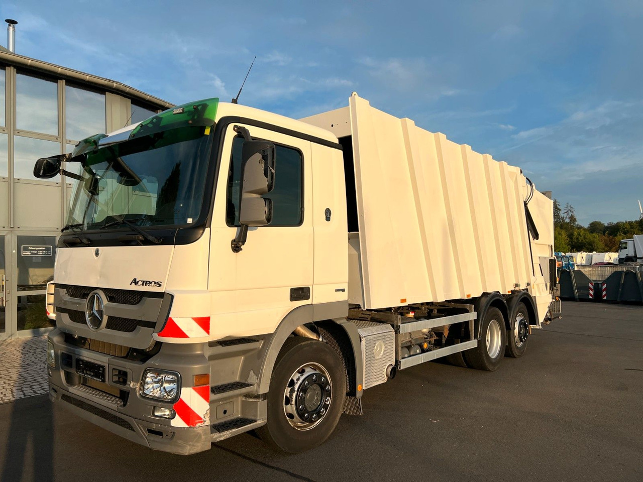 Mercedes-Benz Actros 2532 6x2 MP3 Faun Power Press 524 - Müllwagen: das Bild 1 Mercedes-Benz Actros 2532 6x2 MP3 Faun Power Press 524 - Müllwagen: das Bild 1