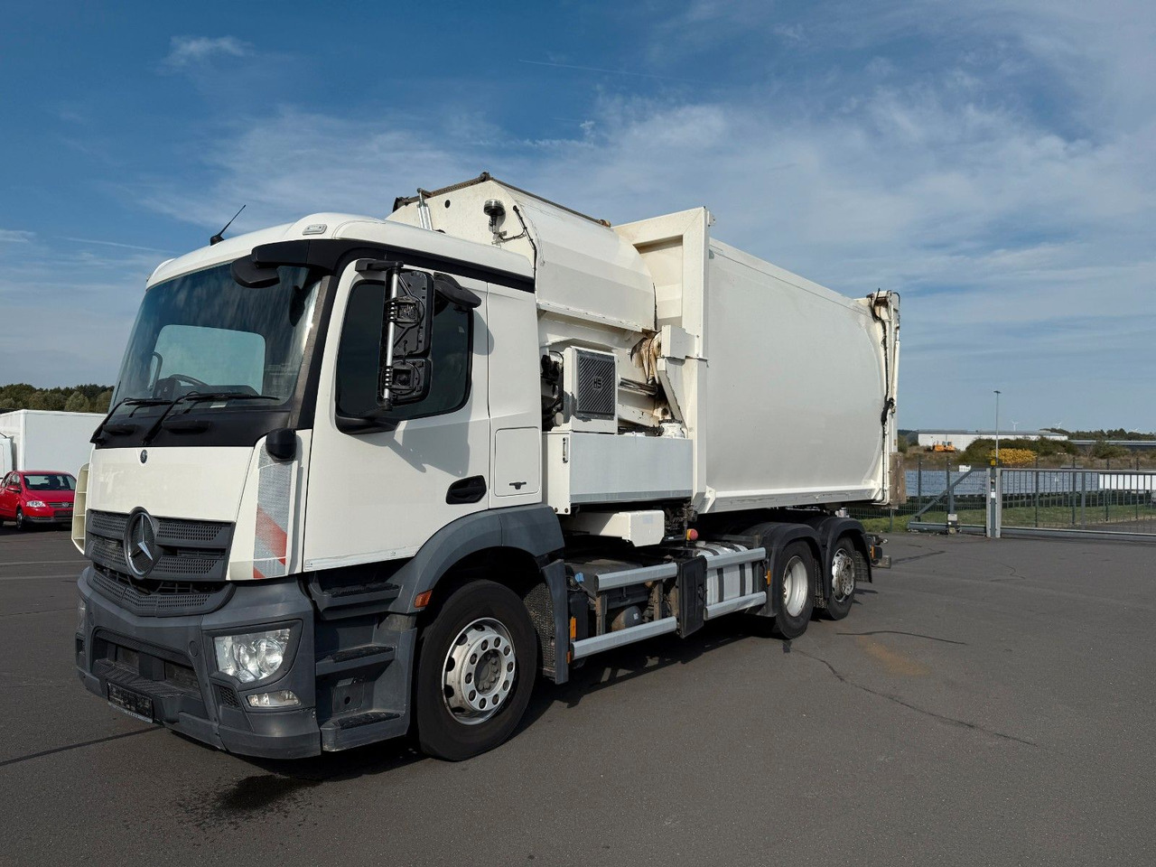 Mercedes-Benz Antos 2533 Seitenlader HS SL- VK- F - Müllwagen: das Bild 1 Mercedes-Benz Antos 2533 Seitenlader HS SL- VK- F - Müllwagen: das Bild 1