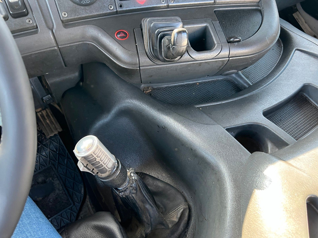 Sattelzugmaschine Scania P 94 GA 4x2 NA 310 Scania P 94 GA 4x2 NA 310: das Bild 14 Sattelzugmaschine Scania P 94 GA 4x2 NA 310 Scania P 94 GA 4x2 NA 310: das Bild 14