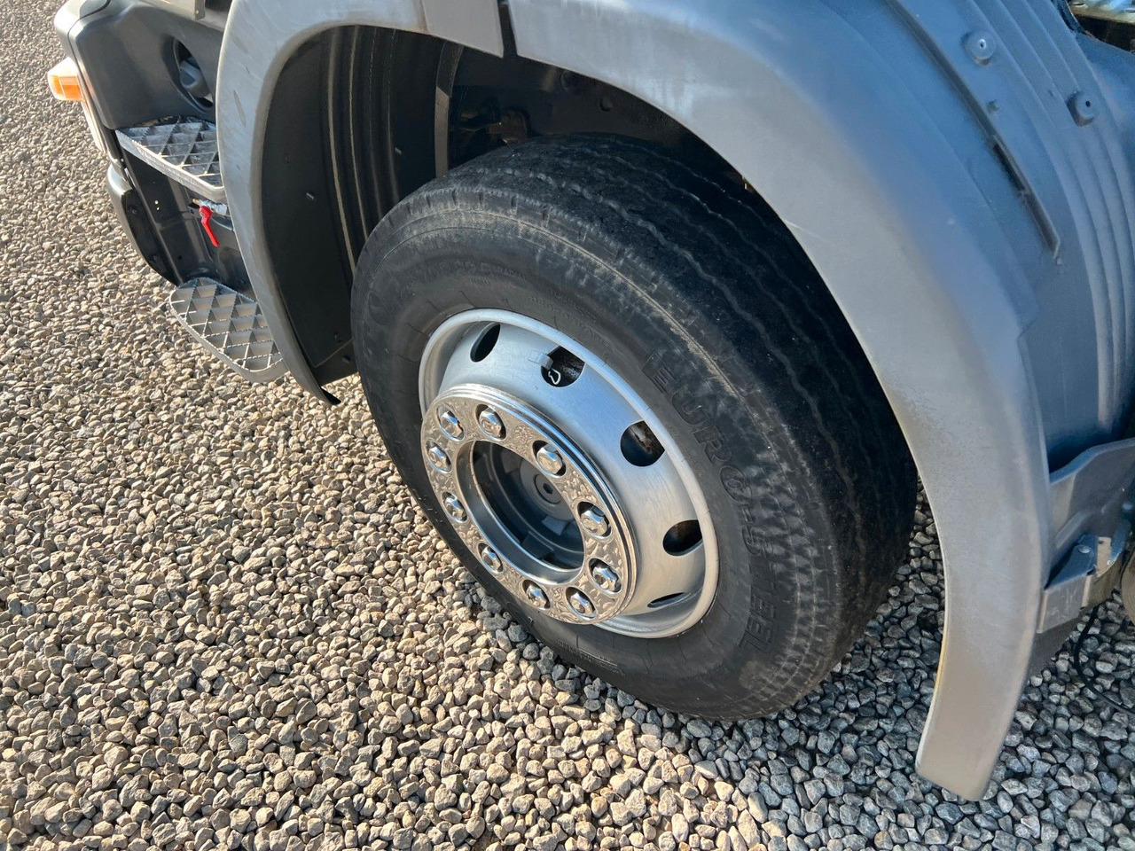 Sattelzugmaschine Scania P 94 GA 4x2 NA 310 Scania P 94 GA 4x2 NA 310: das Bild 9 Sattelzugmaschine Scania P 94 GA 4x2 NA 310 Scania P 94 GA 4x2 NA 310: das Bild 9