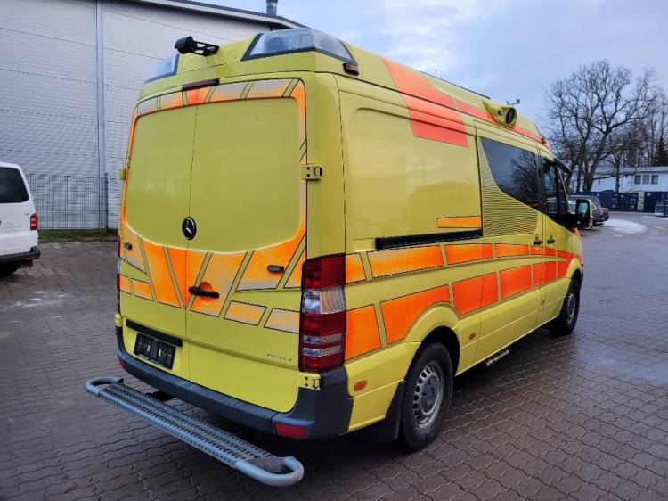 MERCEDES – BENZ SPRINTER 2.2D AMBULANCE (PROFILE) KLIMA 11.2014 EURO 5 - Krankenwagen: das Bild 4 MERCEDES – BENZ SPRINTER 2.2D AMBULANCE (PROFILE) KLIMA 11.2014 EURO 5 - Krankenwagen: das Bild 4