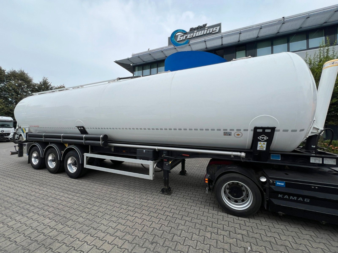 Feldbinder KIP 60.3, MIETE / MIETKAUF, NEU Feldbinder KIP 60.3, elektr. hydr. Kippvorrichtung, wie NEU - Siloauflieger: das Bild 1 Feldbinder KIP 60.3, MIETE / MIETKAUF, NEU Feldbinder KIP 60.3, elektr. hydr. Kippvorrichtung, wie NEU - Siloauflieger: das Bild 1