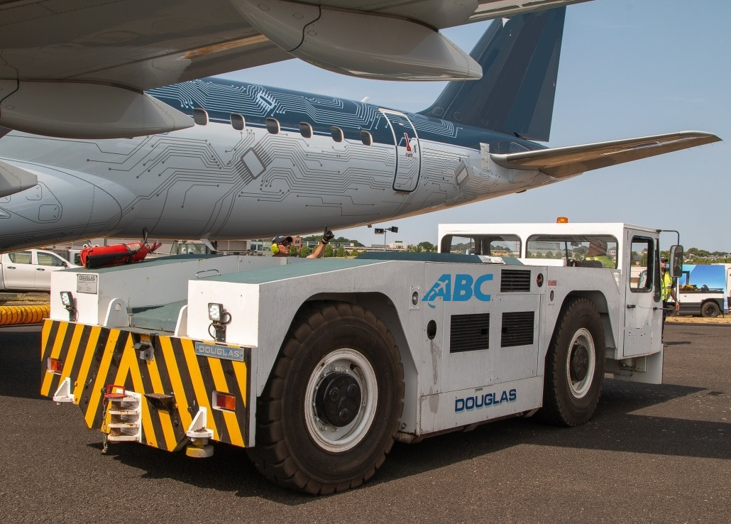 Douglas DC4H - Flugzeugschlepper: das Bild 2 Douglas DC4H - Flugzeugschlepper: das Bild 2