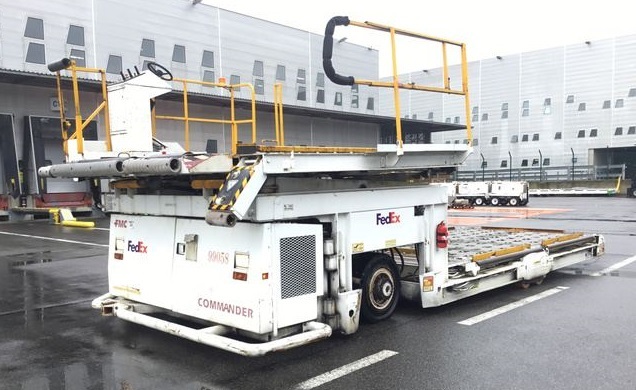 Lower Deck Loader FMC Commander 15 Wide - Flugzeuglader: das Bild 1 Lower Deck Loader FMC Commander 15 Wide - Flugzeuglader: das Bild 1
