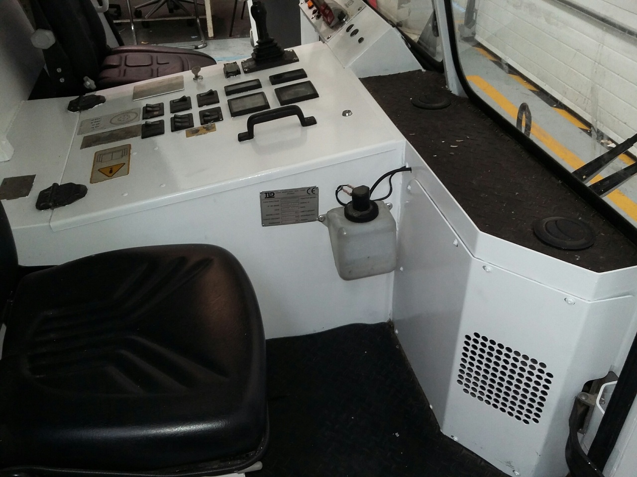 Pushback Tractor TLD TMX400-26 - Flugzeugschlepper: das Bild 5 Pushback Tractor TLD TMX400-26 - Flugzeugschlepper: das Bild 5