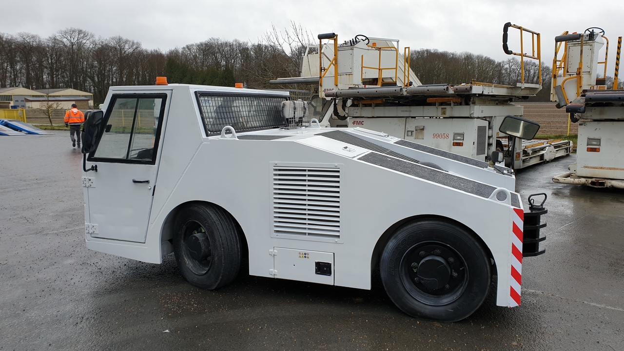 SOVAM K100 - Flugzeugschlepper: das Bild 4 SOVAM K100 - Flugzeugschlepper: das Bild 4