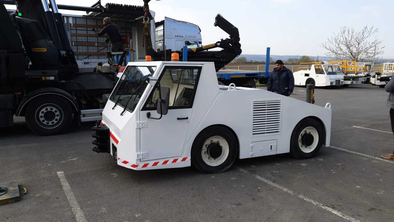 SOVAM K100 - Flugzeugschlepper: das Bild 2 SOVAM K100 - Flugzeugschlepper: das Bild 2