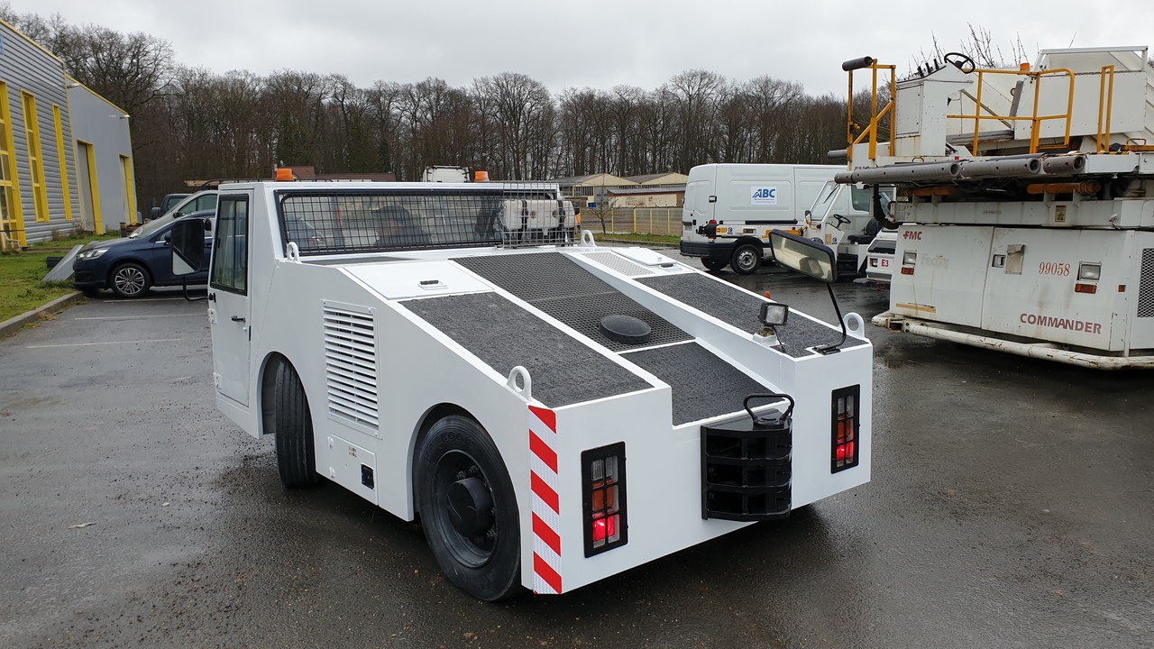 SOVAM K100 - Flugzeugschlepper: das Bild 5 SOVAM K100 - Flugzeugschlepper: das Bild 5