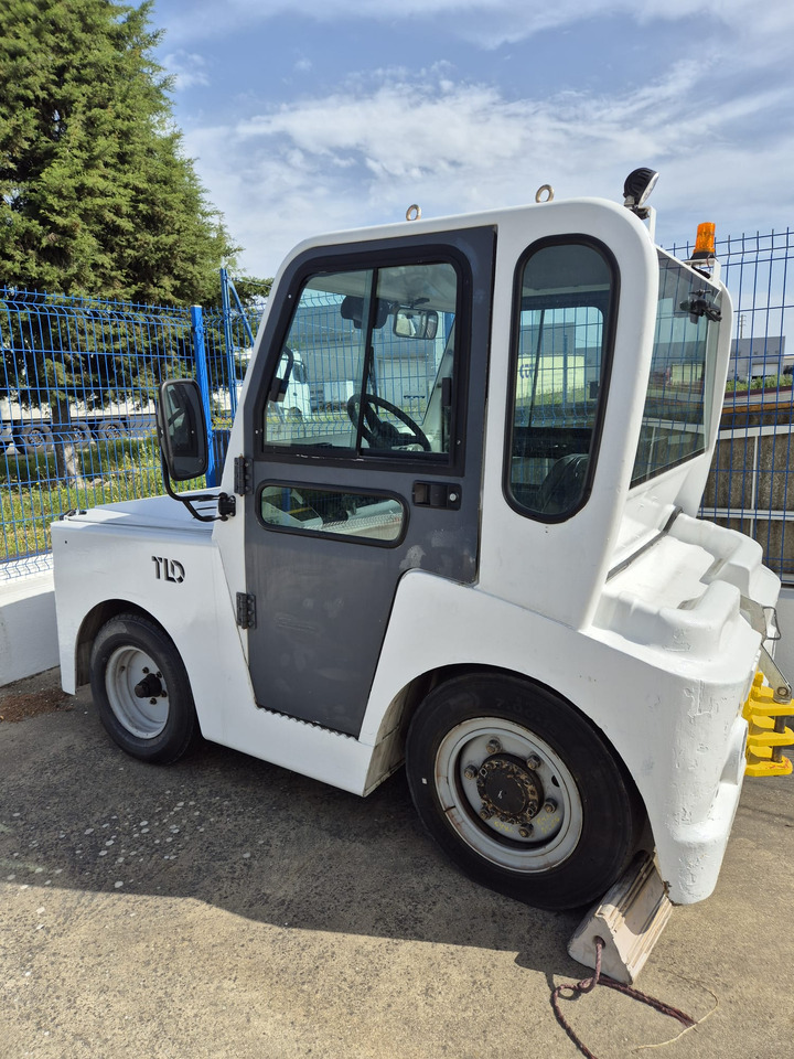 TLD JST30 - Gepäckschlepper: das Bild 2 TLD JST30 - Gepäckschlepper: das Bild 2