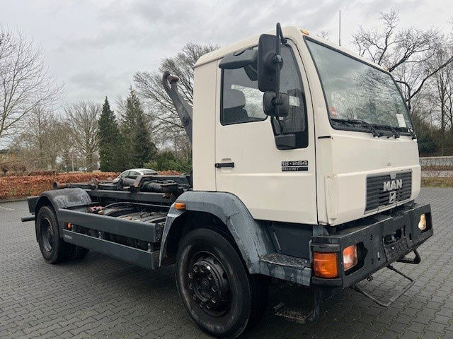 MAN 18.284 18.264 Steel spring - Containerwagen/ Wechselfahrgestell LKW: das Bild 2 MAN 18.284 18.264 Steel spring - Containerwagen/ Wechselfahrgestell LKW: das Bild 2