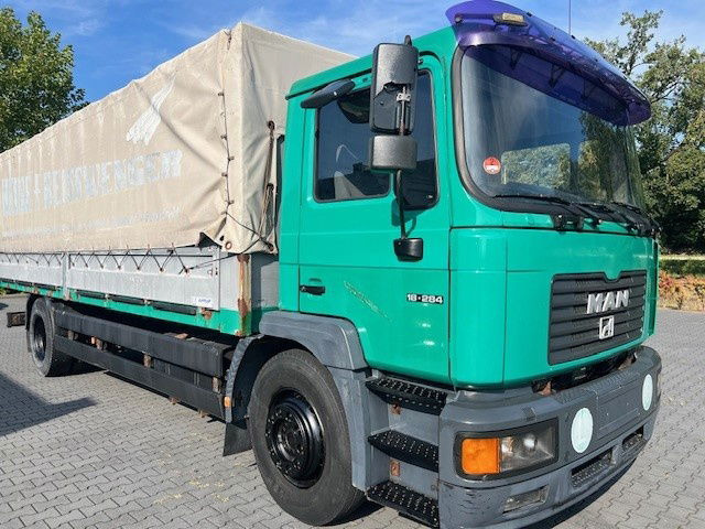 MAN 18.284 - Plane LKW: das Bild 2 MAN 18.284 - Plane LKW: das Bild 2