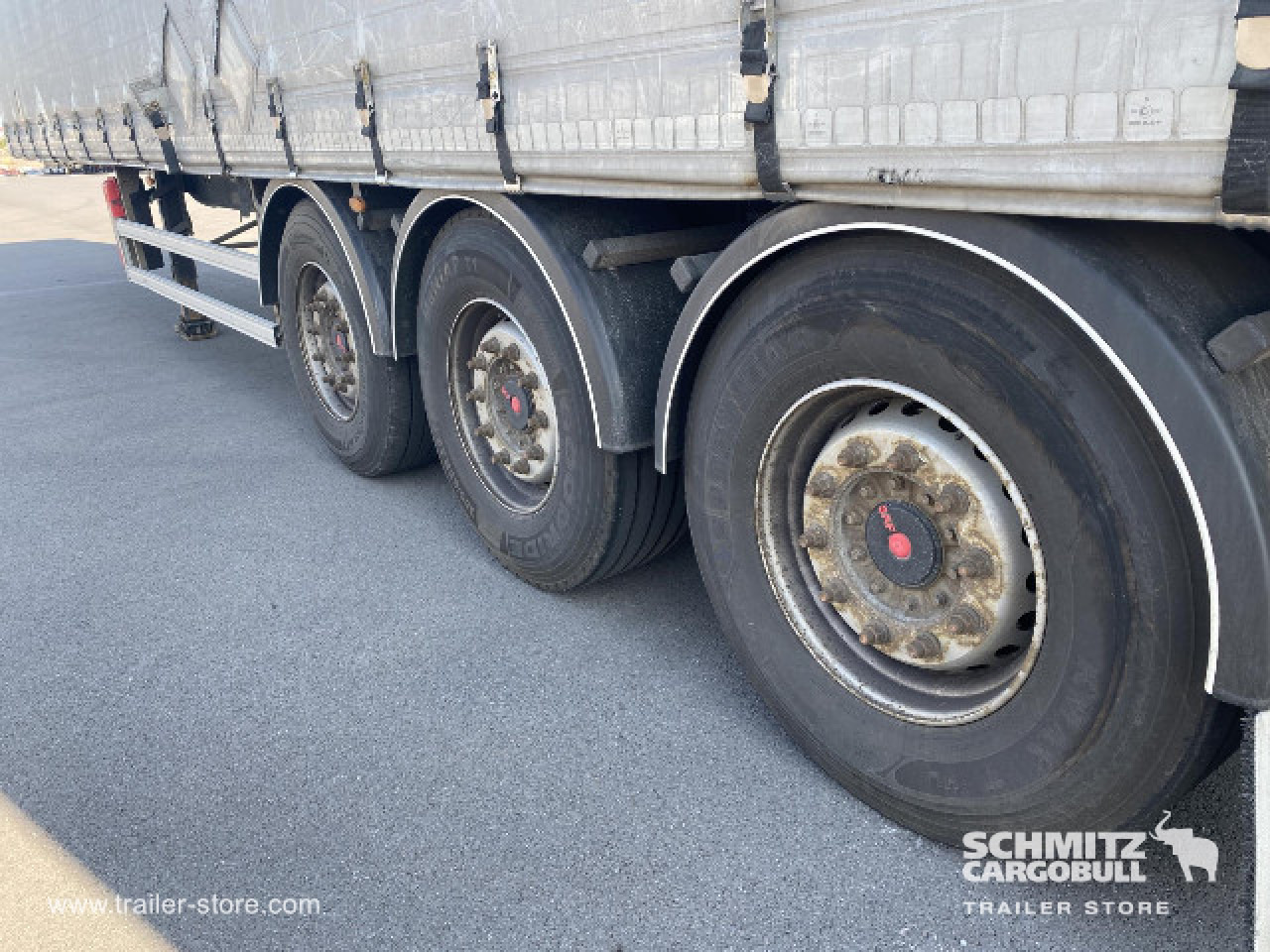 FRUEHAUF Curtainsider Standard Taillift - Planenauflieger: das Bild 3 FRUEHAUF Curtainsider Standard Taillift - Planenauflieger: das Bild 3