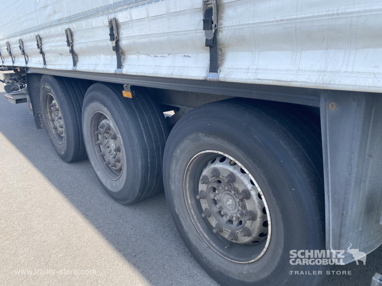 SCHMITZ Curtainsider Mega Taillift - Planenauflieger: das Bild 3 SCHMITZ Curtainsider Mega Taillift - Planenauflieger: das Bild 3
