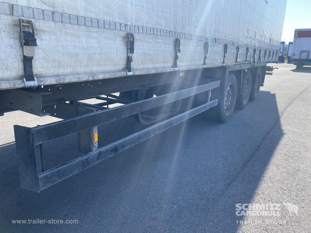 SCHMITZ Curtainsider Standard - Planenauflieger: das Bild 2 SCHMITZ Curtainsider Standard - Planenauflieger: das Bild 2