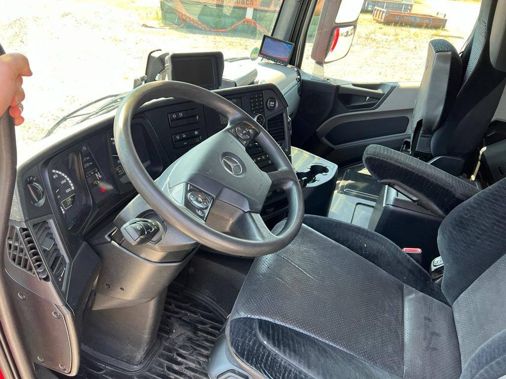 Mercedes-Benz Antos 2540 L 6x2 Pritsche LBW Mercedes-Benz Antos 2540 L 6x2 Pritsche LBW - Getränkeaufbau LKW: das Bild 5 Mercedes-Benz Antos 2540 L 6x2 Pritsche LBW Mercedes-Benz Antos 2540 L 6x2 Pritsche LBW - Getränkeaufbau LKW: das Bild 5