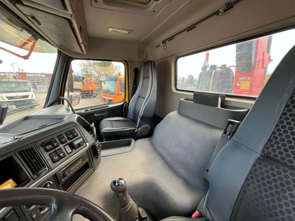 VOLVO (S) Truck FM 330 4x4 Pritsche Kran Singelreifen Funkfernbedienung - Pritsche LKW, Autokran: das Bild 2 VOLVO (S) Truck FM 330 4x4 Pritsche Kran Singelreifen Funkfernbedienung - Pritsche LKW, Autokran: das Bild 2