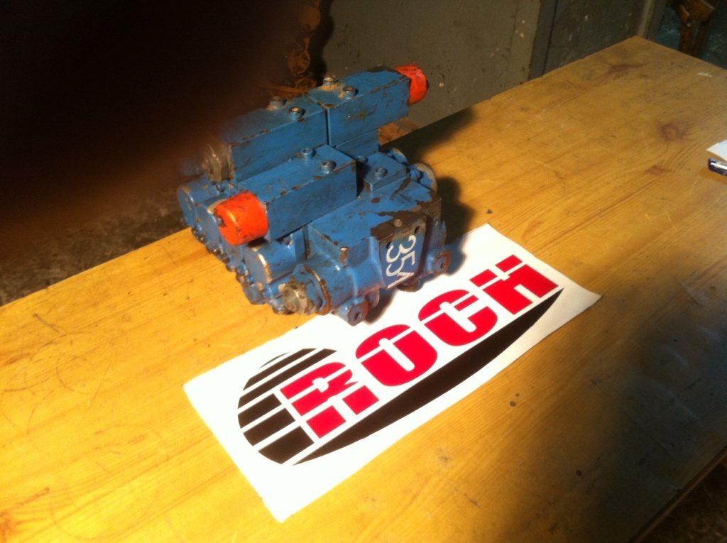 REXROTH SIGMA 480062 00 - 4 SEKCYJNY - Hydraulik ventil für Baumaschine: das Bild 1 REXROTH SIGMA 480062 00 - 4 SEKCYJNY - Hydraulik ventil für Baumaschine: das Bild 1