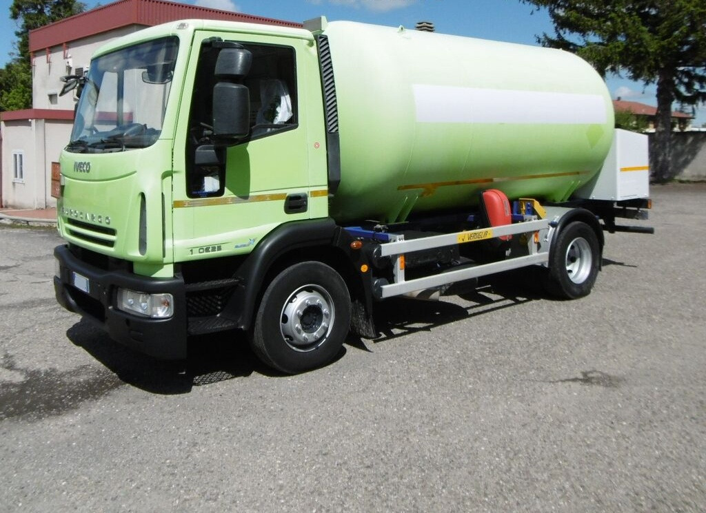 IVECO - Tankwagen: das Bild 1 IVECO - Tankwagen: das Bild 1