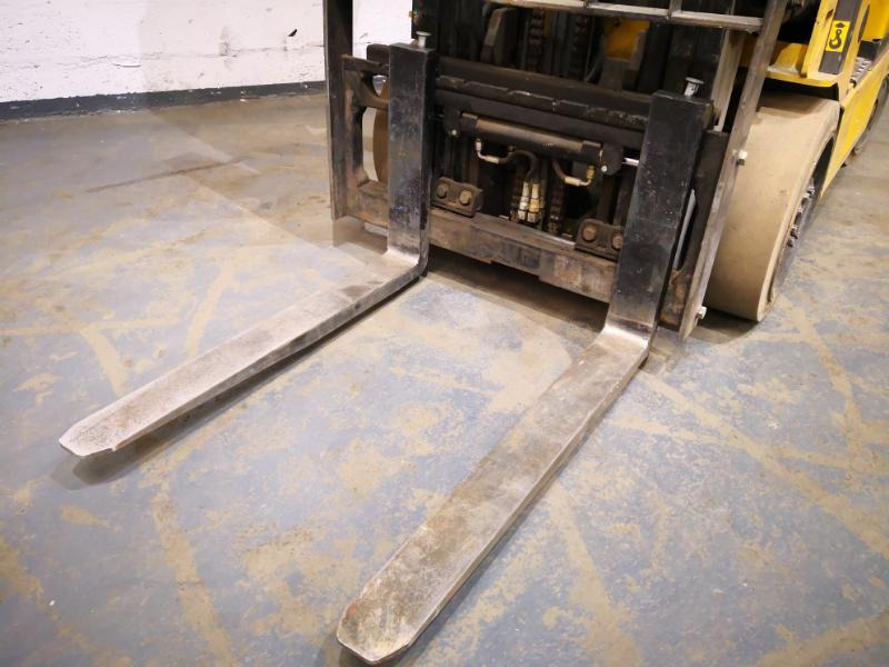 Caterpillar EC25N - Elektrostapler: das Bild 4 Caterpillar EC25N - Elektrostapler: das Bild 4