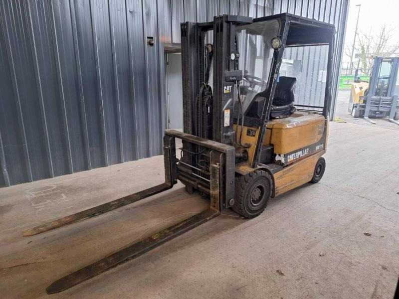 Caterpillar EP25K - Elektrostapler: das Bild 1 Caterpillar EP25K - Elektrostapler: das Bild 1