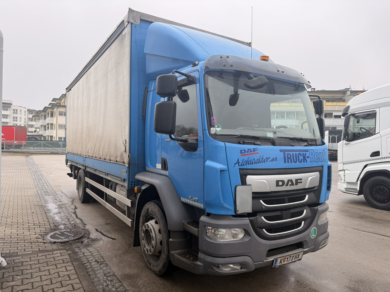 DAF LF 290 Pritschenaufbau Ladebordwand AHK - Plane LKW: das Bild 2 DAF LF 290 Pritschenaufbau Ladebordwand AHK - Plane LKW: das Bild 2